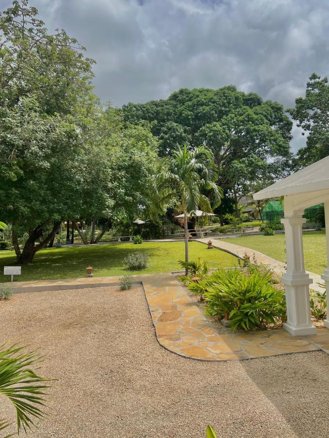 Bed and Breakfast ZumZum Beach House Kinondo Exterior foto